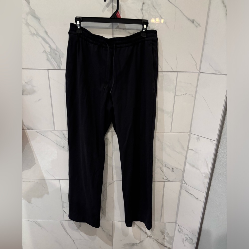 Lululemon Straight-leg mid rise luxtreme pant size medium